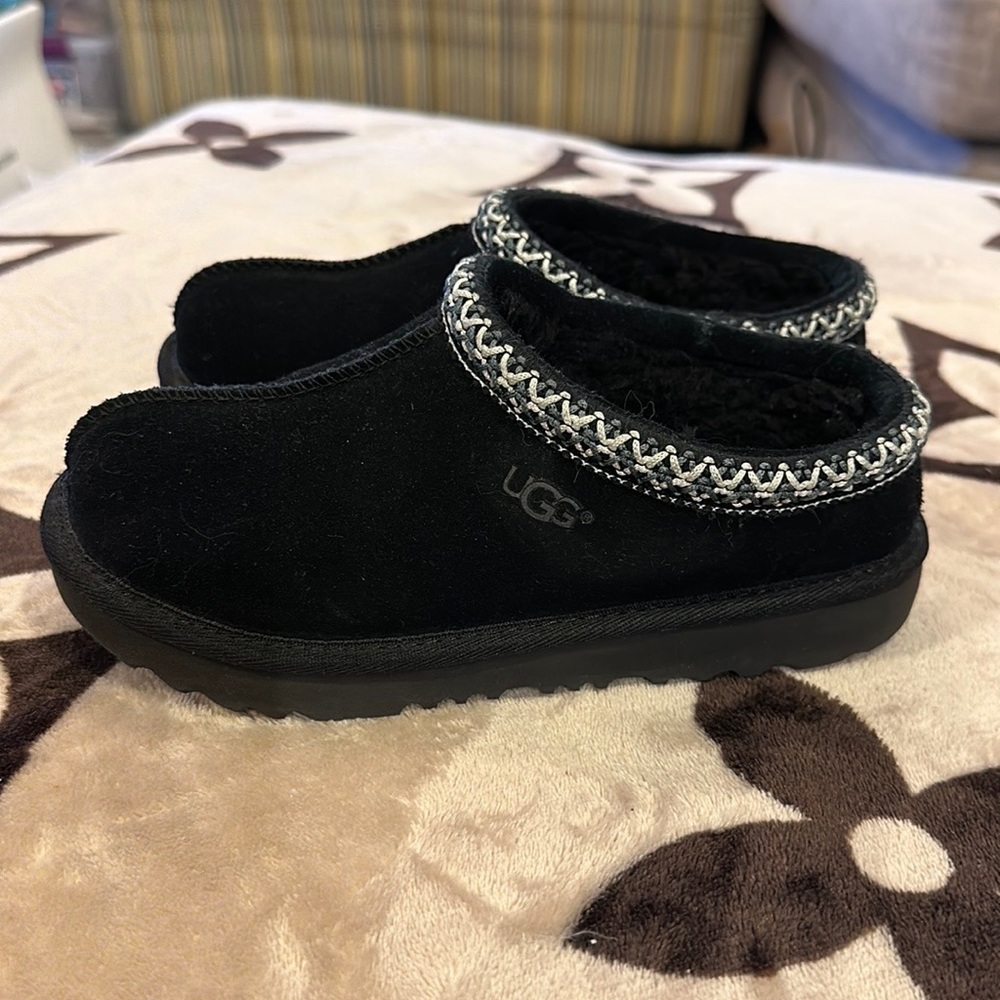 πHOST PICK πβ¨ UGG size 2 - Picture 2 of 5